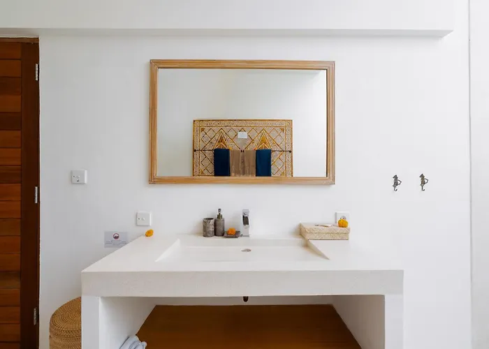 Palikua - Luxury 2br In Nyanyi Next To Luna Club
